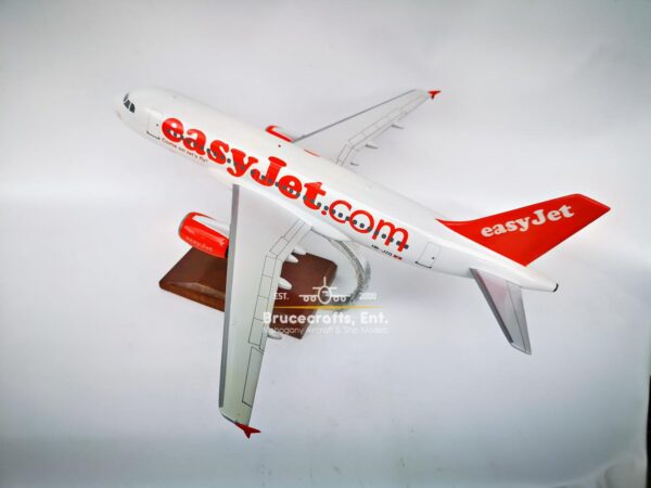 Model of Airbus A319 Easyjet with detailed craftsmanship.